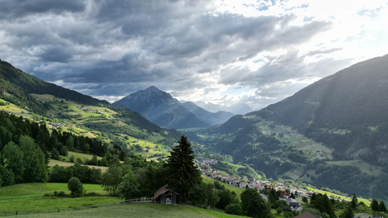 Ausblick Apart WeitBlick Ausblick ueber das Pitztal bei Apart WeitBlick